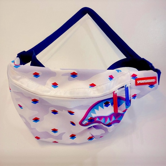 ❤️💙 LIMITED EDITION SPRAY GROUND Fanny Pack - Picture 2 of 8